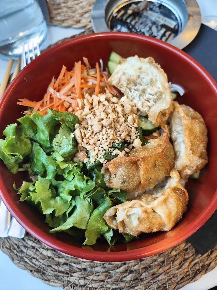 Bo Bun Pate Vermicelle Beuf Saute Nem Salade Soja Concombre 7€50